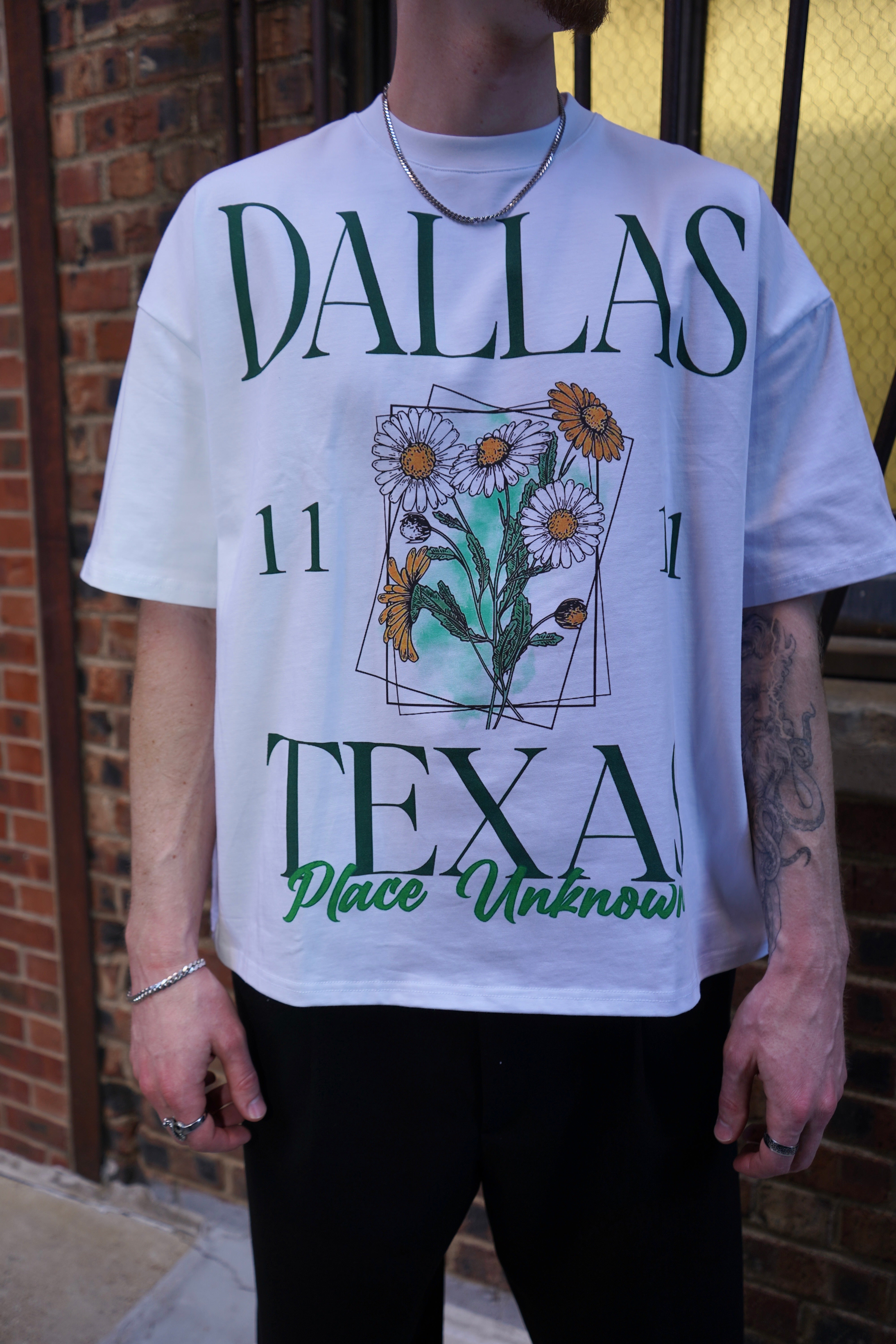 トップス Dallas DALLAS DREAM BIG T – Placeunknownco